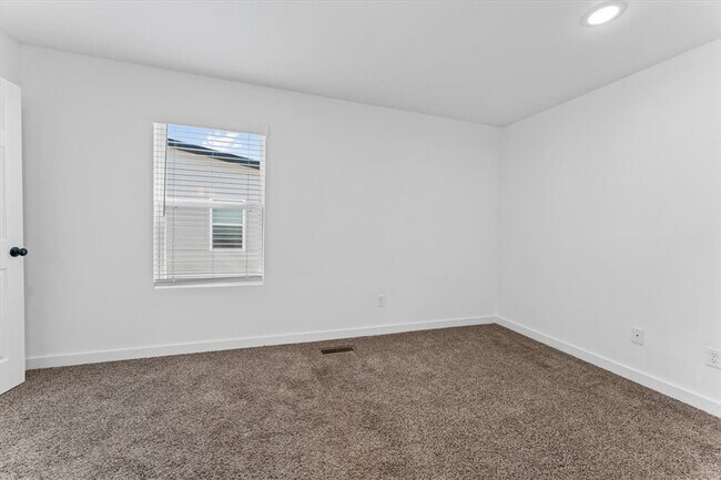 Building Photo - 941 Ventnor Ave
