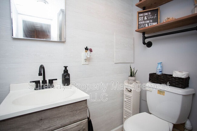 Building Photo - 403 University Blvd