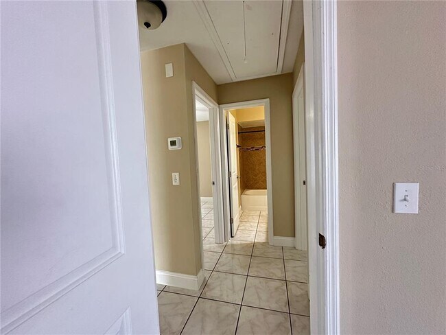 Building Photo - 27 W Country Cove Way