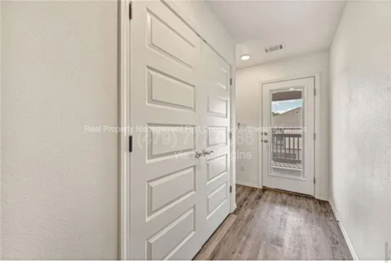 Building Photo - 820 S Benchmark Ln