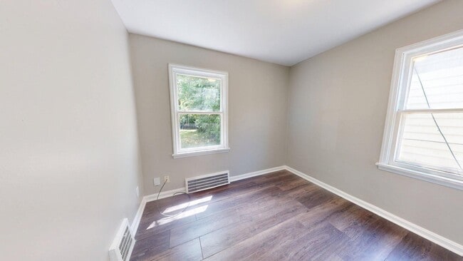Building Photo - W.130th-Bellaire neighborhood, updated 3 b...