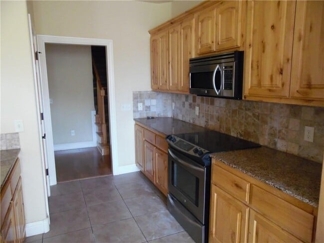 Building Photo - 4405 SW Wheatgrass Blvd