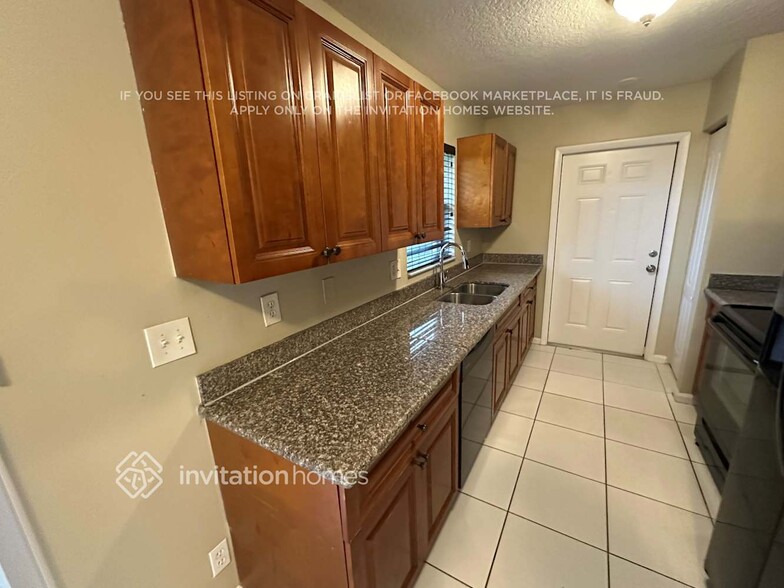 Building Photo - 1672 W Breezy Ln