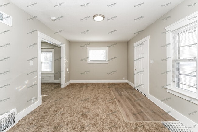 Building Photo - 908 W 20th St