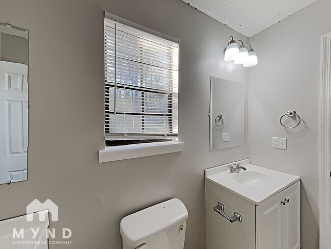 Building Photo - 629 Bennett Dr