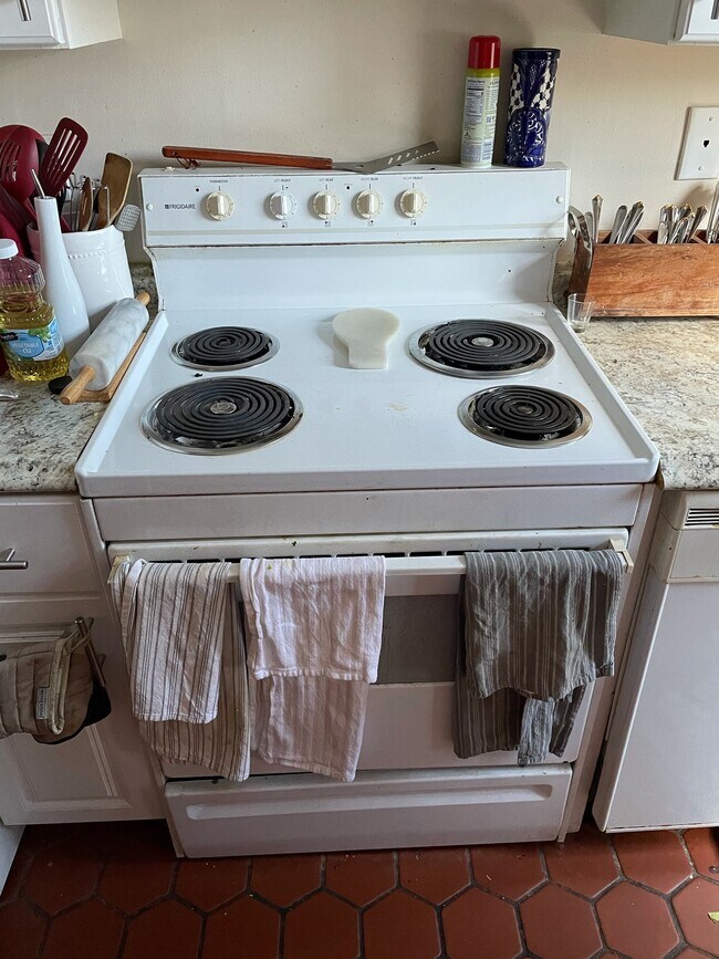 Building Photo - 4 Cypress St