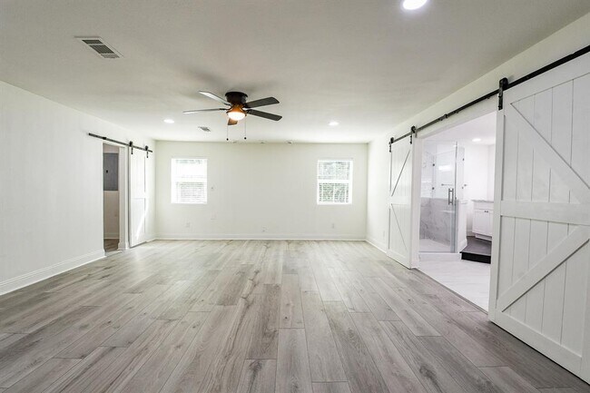 Building Photo - 527 FM 787