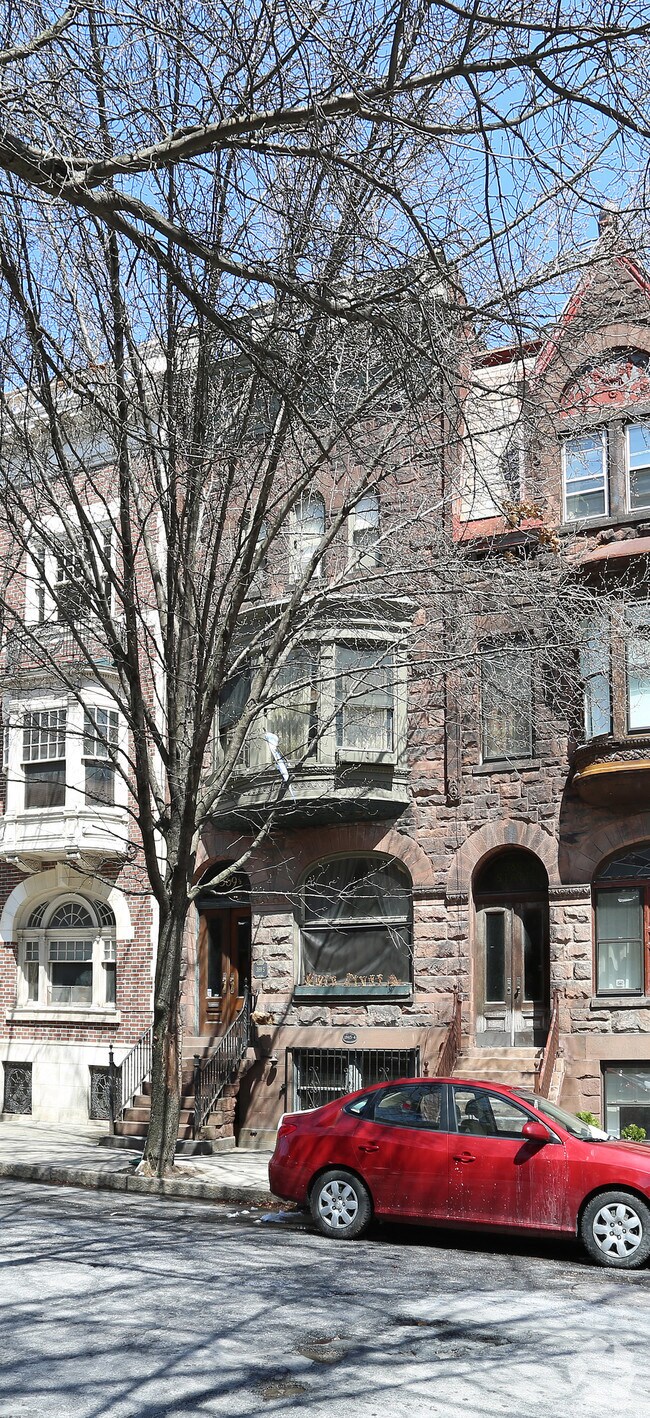 Primary Photo - 369 1/2 State St