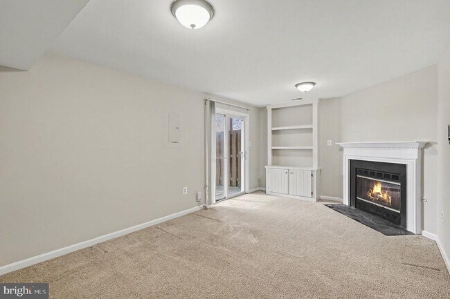 Building Photo - 2003 Paddle Boat Ln