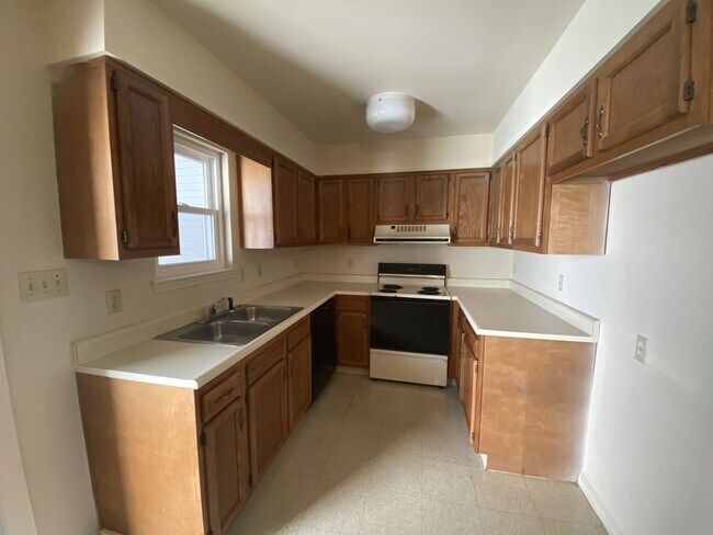 Building Photo - 212 Magnolia Dr