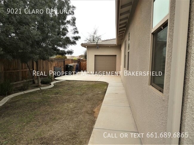 Building Photo - 9021 Claro De Luna Dr