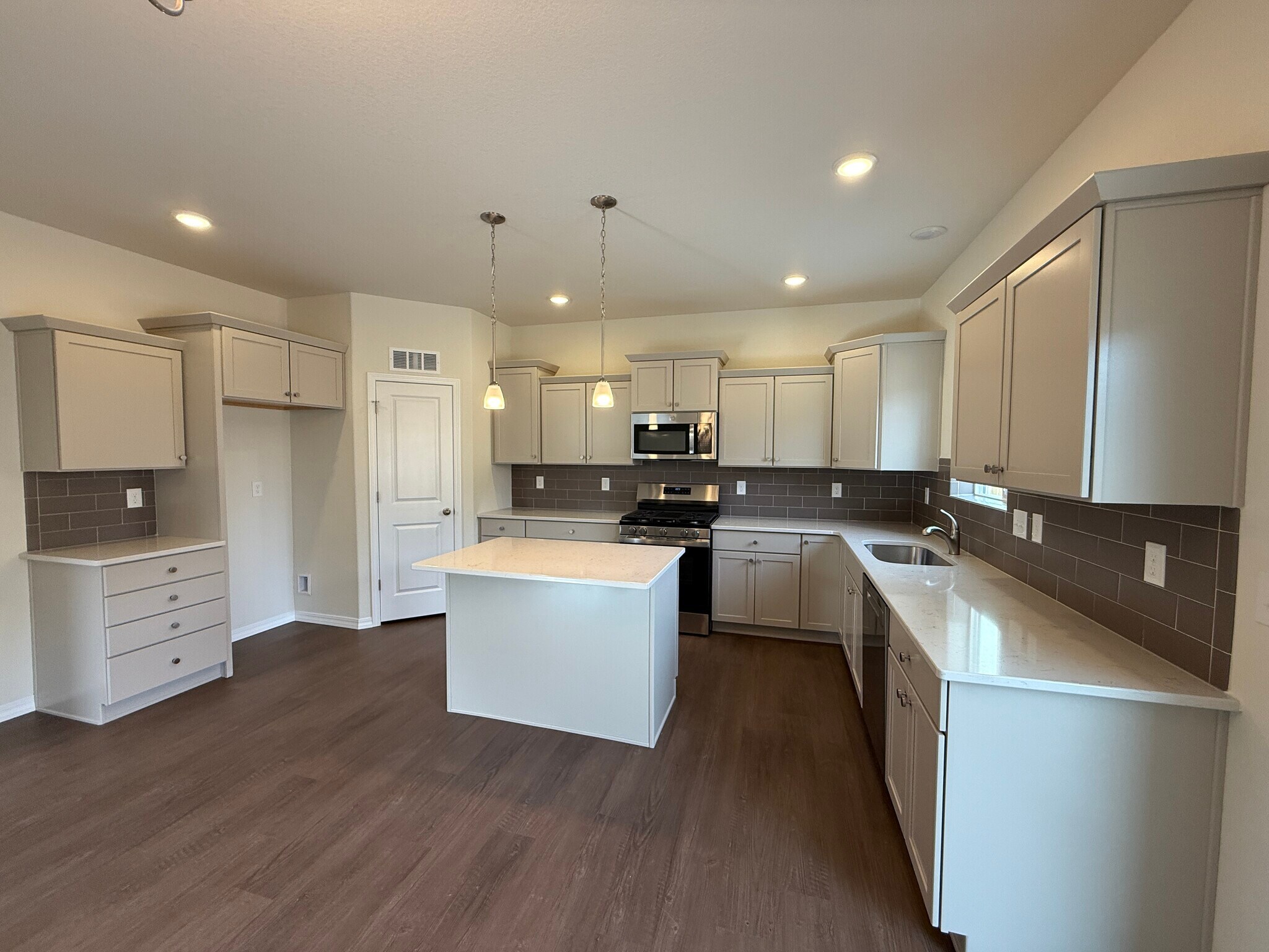 Building Photo - 8221 Sophia Ln