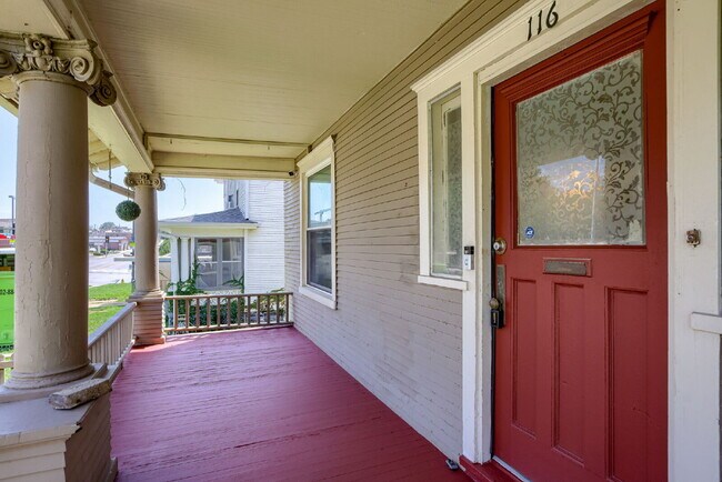 Building Photo - Blackstone Duplex