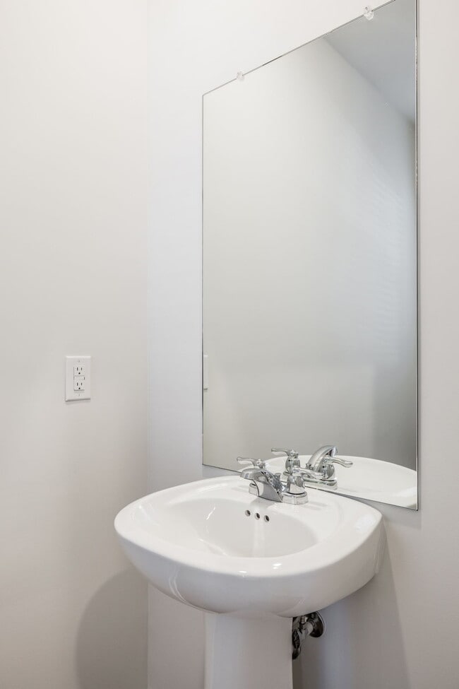 Building Photo - 616 Emerson Ln