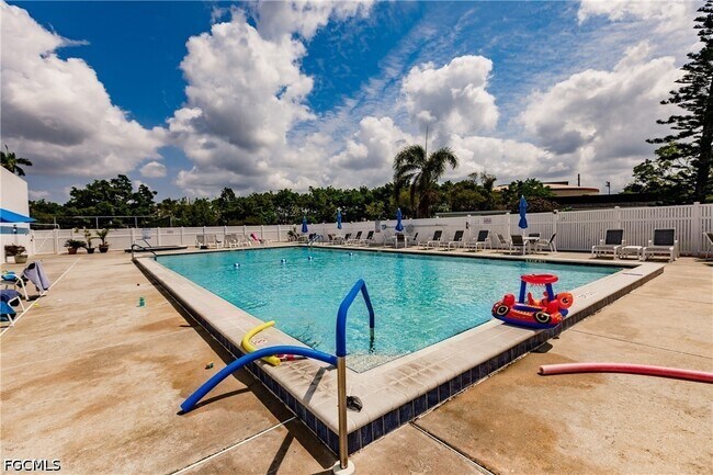 Building Photo - 6824 Sandtrap Dr