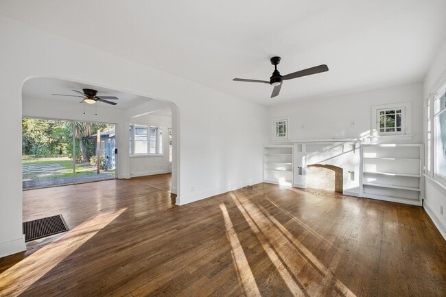 Building Photo - Charming 2-Bedroom Home with Private Yard