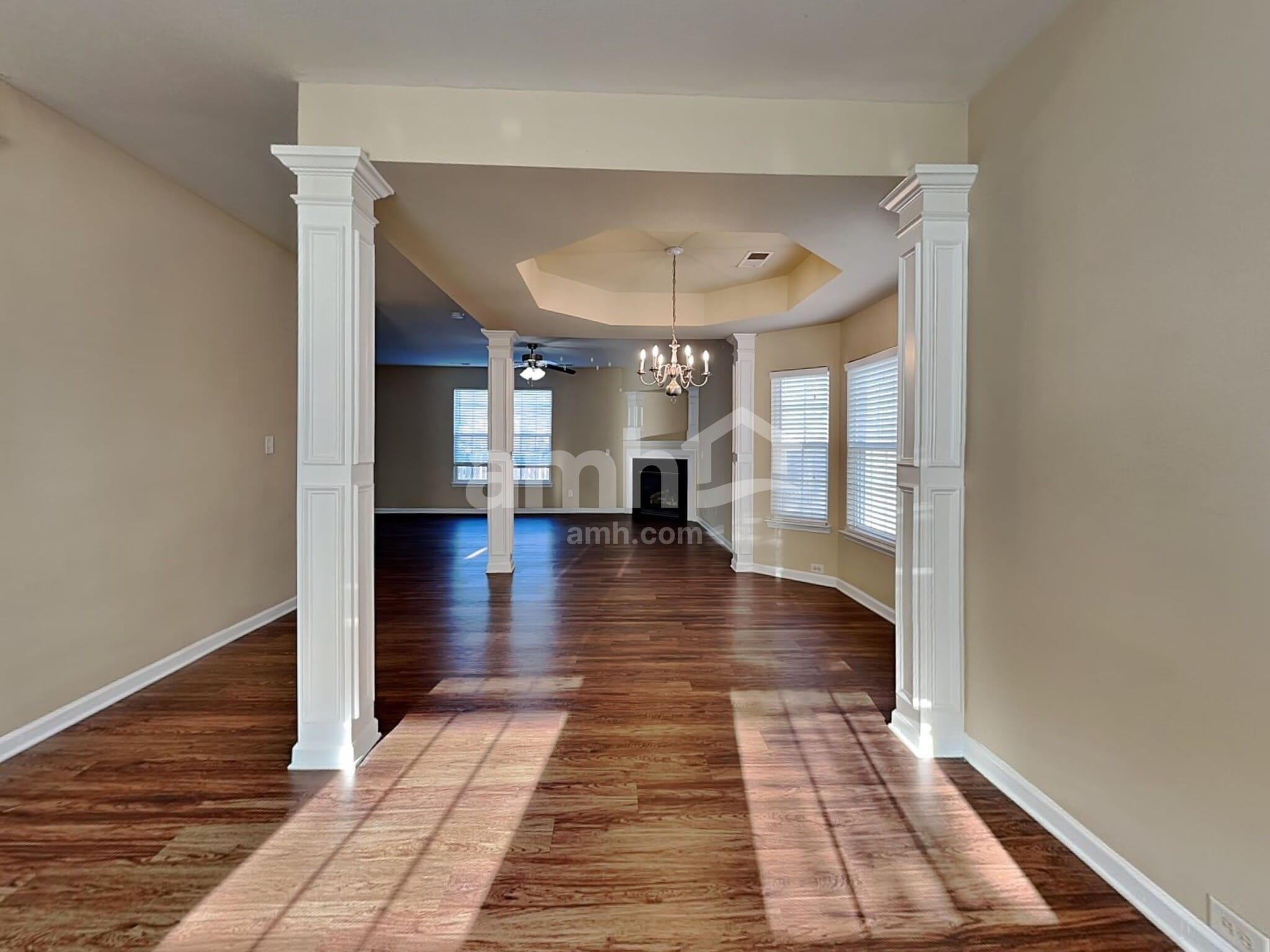 Building Photo - 2476 Ingleside Dr