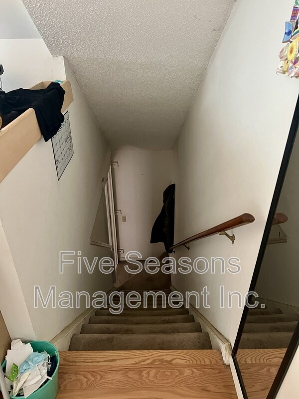 Building Photo - 115-7 North Winooski Avenue - 7