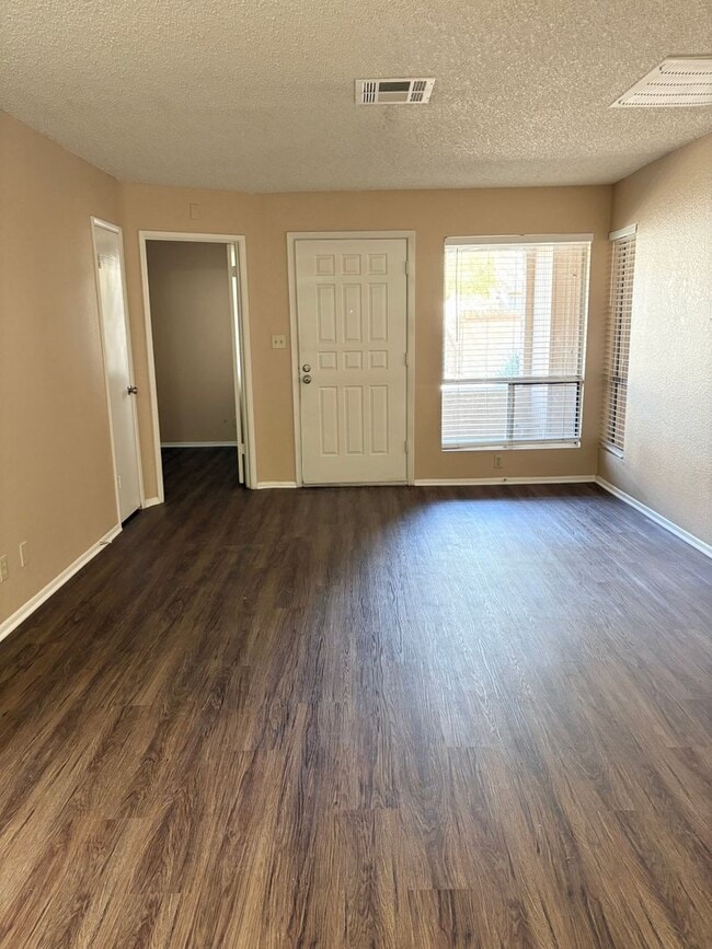 Building Photo - **CHARMING 2 BEDROOM/2 BATHROOM PATIO HOME...
