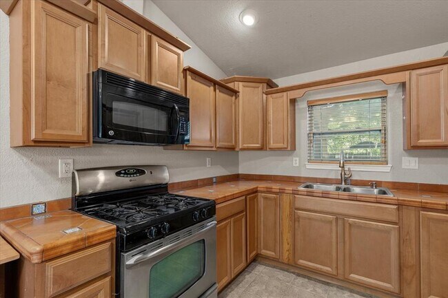 Building Photo - 7604 Robalo Rd