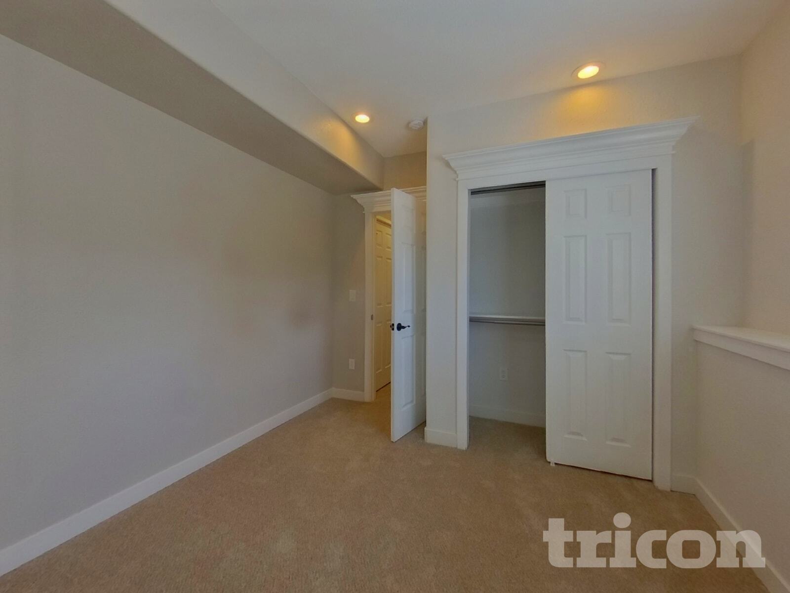 Building Photo - 305 Calhoun Cir