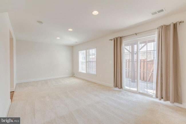 Building Photo - 6266 Summit Point Ct