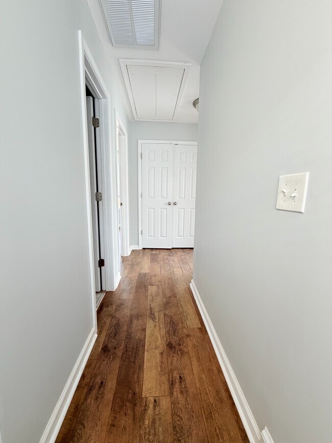 Building Photo - 307 Laurel Hill Ln