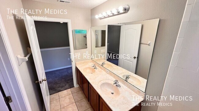 Building Photo - 12811 Moss Park Ridge Dr