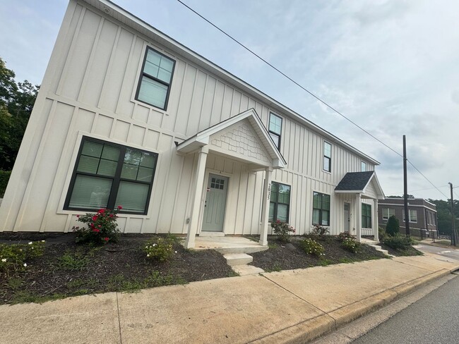 Building Photo - Modern Townhome in Rosewood – Walk to USC,...