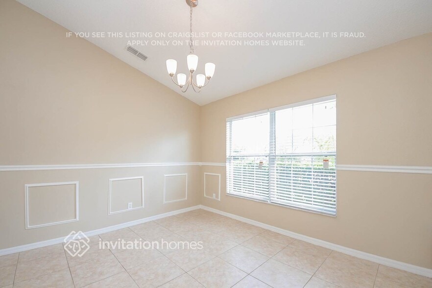 Building Photo - 1911 Summit Oaks Cir