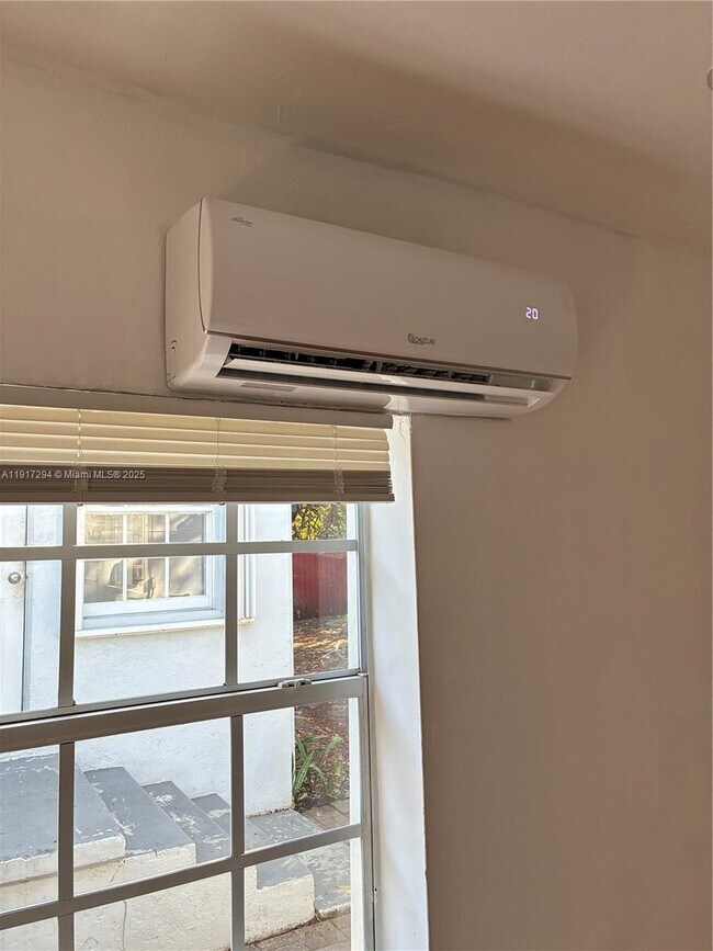 Building Photo - 750 NE 86th St