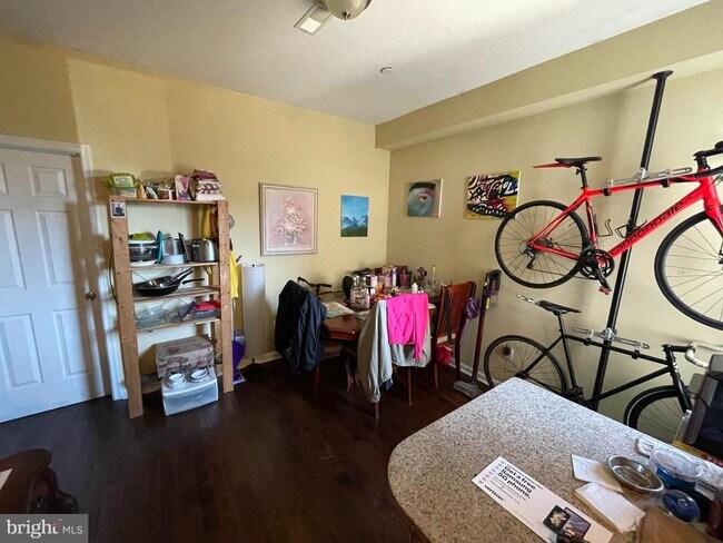 Building Photo - 1618 Page St