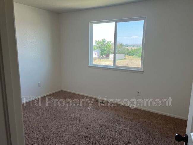 Building Photo - 301 W Cottonwood St