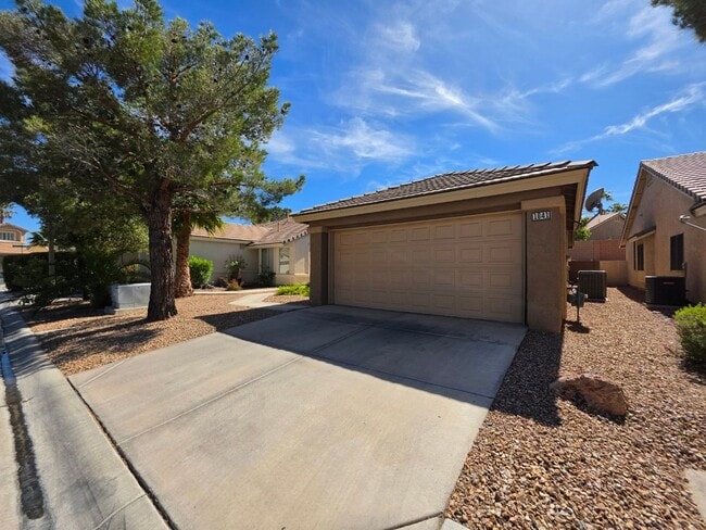 Building Photo - Beautiful Single Story Home