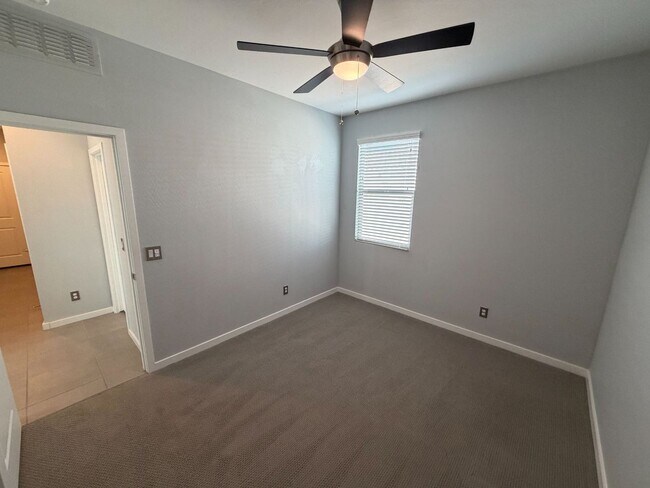 Building Photo - 3673 E Sandoval Dr