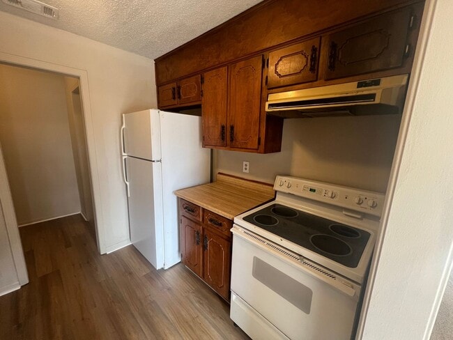 Building Photo - 716 E 33rd St