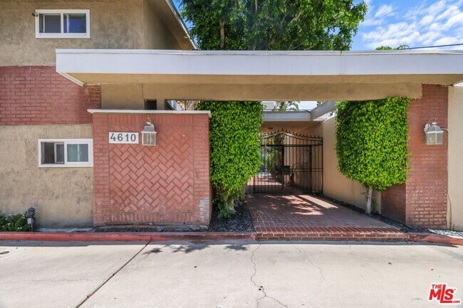 Building Photo - 4610 Densmore Ave