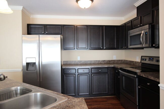 Building Photo - 120 Chandler Dr