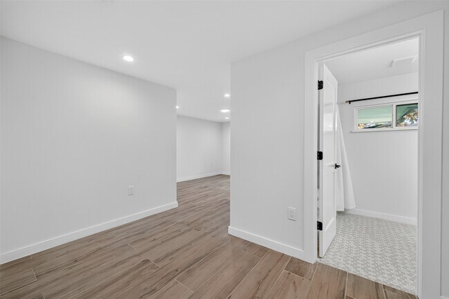Building Photo - 3333 Calumet St