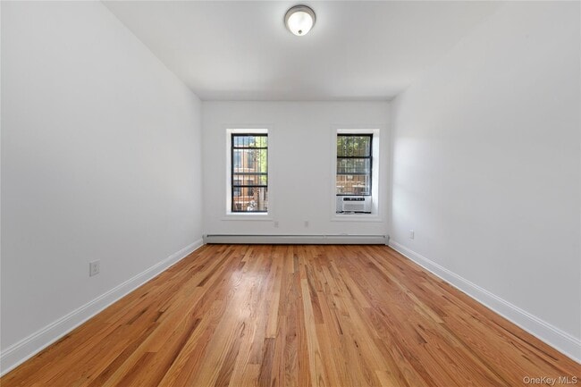 Building Photo - 1587 Lincoln Pl