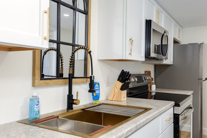 Building Photo - 2280 Grand Central Ave