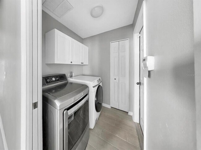 Building Photo - 11208 Sailbrooke Dr