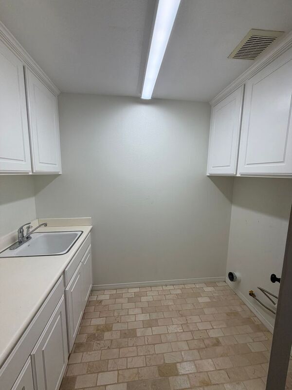 Building Photo - 46172 Pinon Pine Way