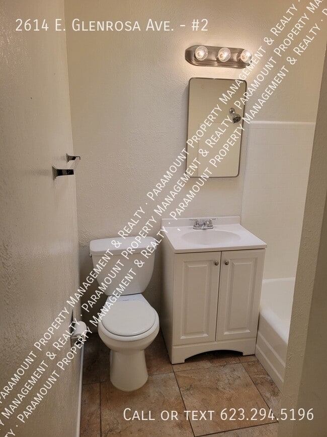 Building Photo - 2614 E Glenrosa Ave