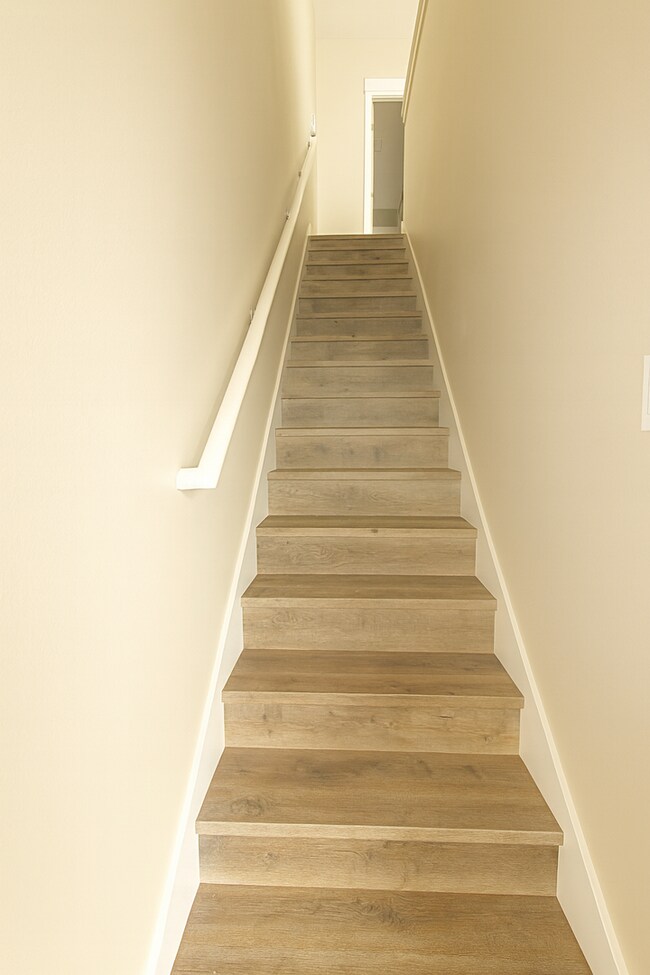 Building Photo - Your Bend Retreat: Spacious Townhouse with...