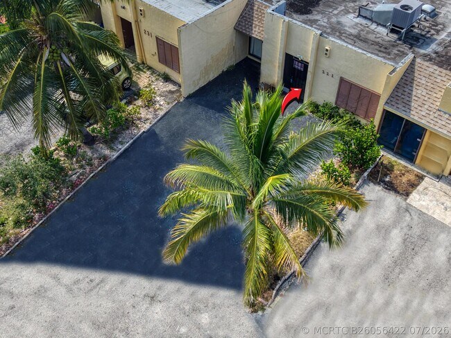 Building Photo - 221 NW 43rd Pl