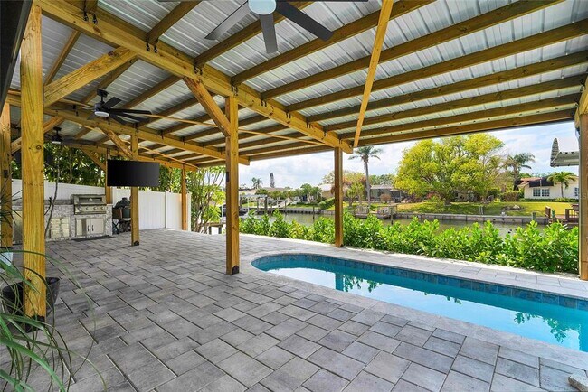 Building Photo - 3944 Doral Dr