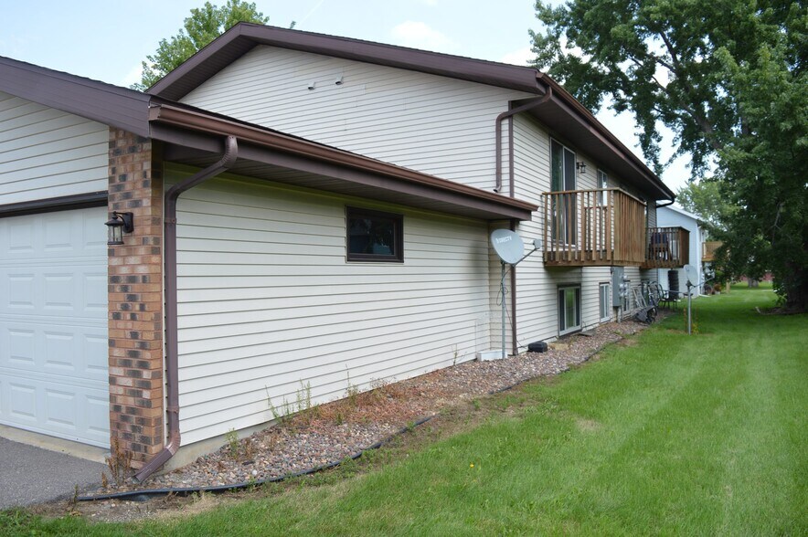 Building Photo - 548 Seminole Way
