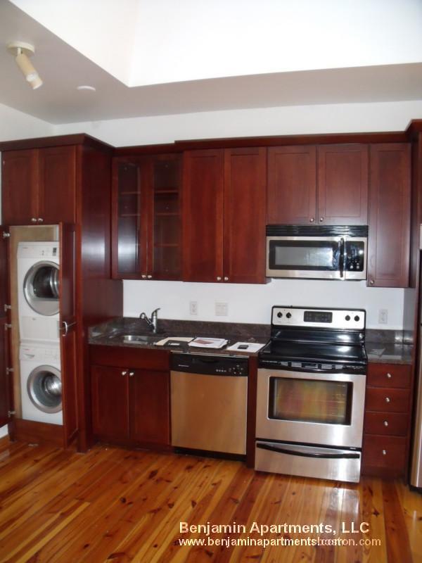 Building Photo - 600 Columbia Rd