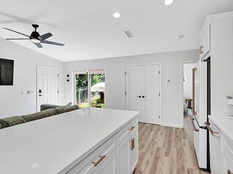 Building Photo - 1577 Starlight Dr